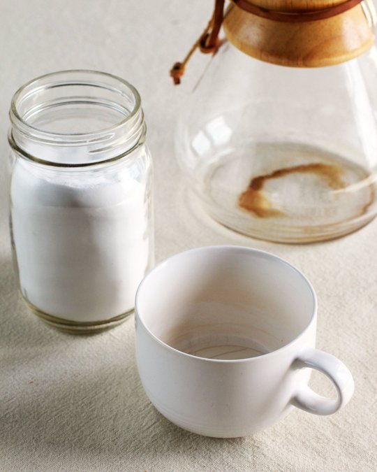 Cách tốt nhất loại bỏ vết ố cà phê để lâu trong cốc và bình